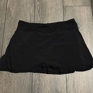 NWOT Lululemon Pace Setter skort size 6
Excellent condition
